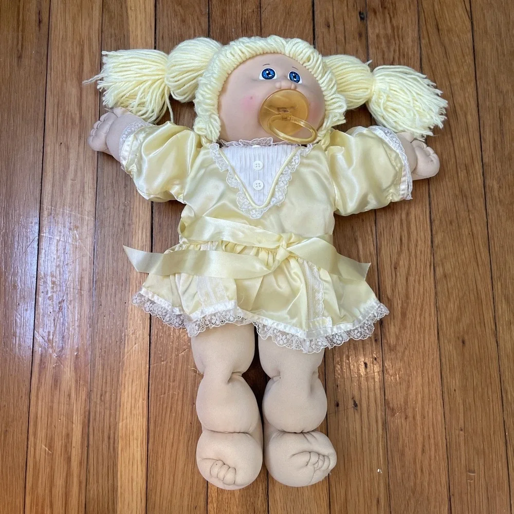 Cabbage Patch Kids Doll Blonde Yellow Yarn Hair Blue Eyes Outfit Pacifier Papers